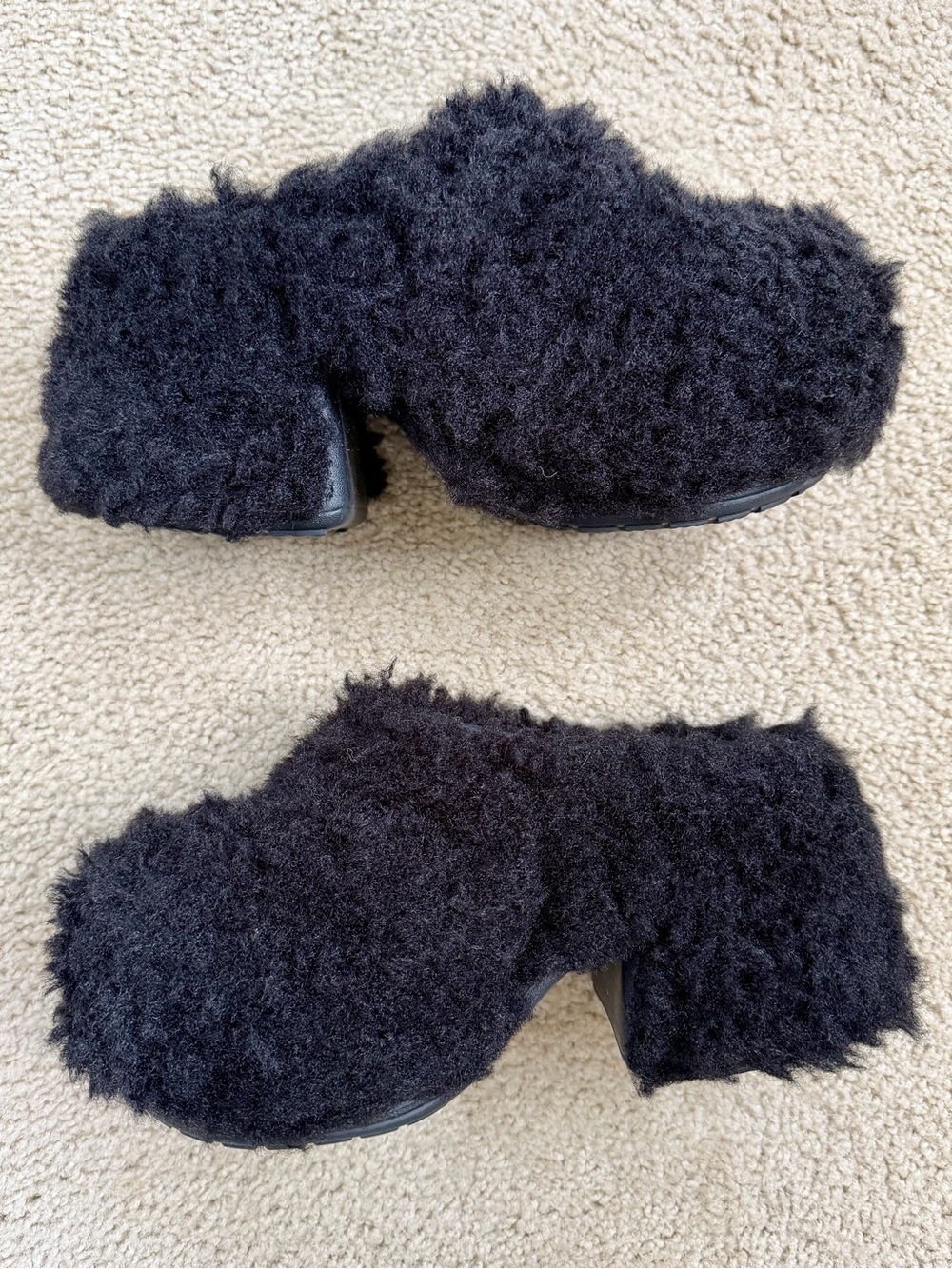 CROCS Discontinued Black Shaggy Siren Clogs